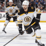 Mark Kastelic assina extensão contratual com Boston Bruins