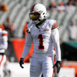 CINCINNATI, OH - DECEMBER 22: Cleveland Browns safety Juan Thornhill (1) warms up before the game against the Cleveland Browns and the Cincinnati Bengals on December 22, 2024, at Paycor Stadium in Cincinnati, OH. (Photo by Ian Johnson/Icon Sportswire via Getty Images) Juan Thornhill