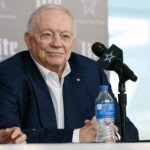 Cowboys conversam com Titans