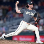 Kyle Finnegan arremessando pelo Washington Nationals contra o Miami Marlins em 13 de setembro de 2024