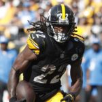 Sep 22, 2024; Pittsburgh, Pennsylvania, USA; Pittsburgh Steelers running back Najee Harris (22) runs the ball against the Los Angeles Chargers during the fourth quarter at Acrisure Stadium. Pittsburgh won 20-10.