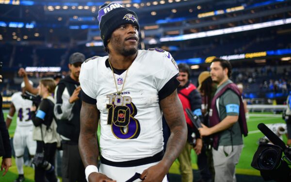 Lamar Jackson fará sua estreia como ator em série produzida pelo rapper 50 Cent