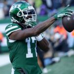 Davante Adams acerta com os Rams