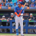 Mar 24, 2025; Port St. Lucie, Florida, USA; New York Mets right fielder Juan Soto (22) looks on during his at bat against the New York Yankees during the first inning at Clover Park. Mandatory Credit: Sam Navarro-Imagn Images Salários MLB