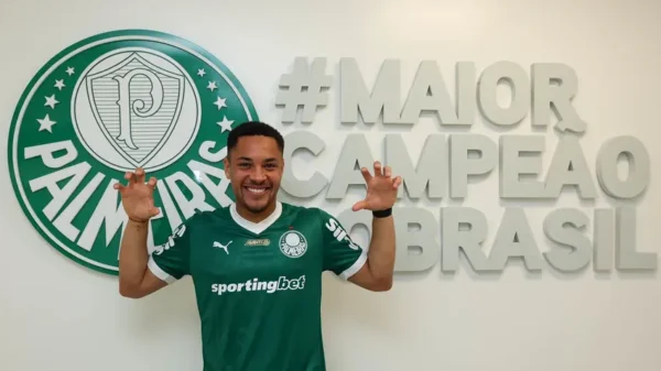 Vitor Roque realiza exames, se diz pronto e elogia estrutura do Palmeiras