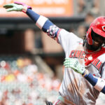 Resumo MLB Apr 20, 2025; Baltimore, Maryland, USA; Cincinnati Reds shortstop Elly De La Cruz (44) celebrates after hitting a home run during the third inning against the Baltimore Orioles at Oriole Park at Camden Yards. Mandatory Credit: Daniel Kucin Jr.-Imagn Images