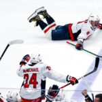 Ovechkin celebrando após marcar gol nº 895