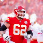 Bears extensão Joe Thuney - Jan 26, 2025; Kansas City, MO, USA; Kansas City Chiefs guard Joe Thuney (62) against the Buffalo Bills in the AFC Championship game at GEHA Field at Arrowhead Stadium. Mandatory Credit: Mark J. Rebilas-Imagn Images