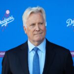 Novo dono dos Lakers Mark Walter Dec 14, 2023; Los Angeles, CA, USA; Los Angeles Dodgers owner Mark Walter at a introductory press conference for Shohei Ohtani at Dodger Stadium. Mandatory Credit: Kirby Lee-USA TODAY Sports