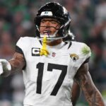 Nov 3, 2024; Philadelphia, Pennsylvania, USA; Jacksonville Jaguars tight end Evan Engram (17) against the Philadelphia Eagles at Lincoln Financial Field. Mandatory Credit: Eric Hartline-Imagn Images