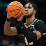 Eric Dixon, ala de Villanova, assinou contrato two-way com o Los Angeles Lakers