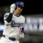 Resumo MLB May 30, 2025; Los Angeles, California, USA; Los Angeles Dodgers designated hitter Shohei Ohtani (17) rounds the bases after hitting a home run during the sixth inning against the New York Yankees at Dodger Stadium. Mandatory Credit: Jason Parkhurst-Imagn Images