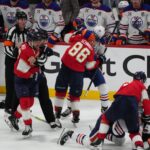 Onde Assistir NHL - Jun 9, 2025; Sunrise, Florida, USA; A fight breaks out during the third period between Florida Panthers and Edmonton Oilers in game three of the 2025 Stanley Cup Final at Amerant Bank Arena. Mandatory Credit: Jim Rassol-Imagn Images