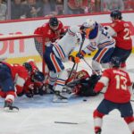 Onde Assistir NHL - Jun 12, 2025; Sunrise, Florida, USA; Florida Panthers goaltender Sergei Bobrovsky (72) defends against Edmonton Oilers center Trent Frederic (21) and center Jeff Skinner (53) during overtime in game four of the 2025 Stanley Cup Final at Amerant Bank Arena. Mandatory Credit: Sam Navarro-Imagn Images
