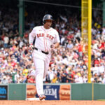 Resumo MLB Jun 15, 2025; Boston, Massachusetts, USA; Boston Red Sox designated hitter Rafael Devers (11) runs the bases after hitting a one run home run against the New York Yankees during the fifth inning at Fenway Park. Mandatory Credit: Eric Canha-Imagn Images