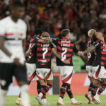 Flamengo vence São Paulo