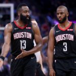 Clippers Harden CP3 se reunem Apr 2, 2019; Sacramento, CA, USA; Houston Rockets guard James Harden (13) talks with guard Chris Paul (3) during a timeout in the third quarter against the Sacramento Kings at Golden 1 Center. Mandatory Credit: Cary Edmondson-USA TODAY Sports