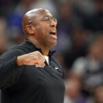 Knicks coach Mike Brown Nov 24, 2024; Sacramento, California, USA; Sacramento Kings head coach Mike Brown yells during the fourth quarter against the Brooklyn Nets at Golden 1 Center. Mandatory Credit: Darren Yamashita-Imagn Images