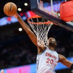 NBA Suummer League destaque Mar 31, 2025; Washington, District of Columbia, USA; Washington Wizards forward Alex Sarr (20) blocks a shot during the first quarter against the Miami Heat at Capital One Arena. Mandatory Credit: Reggie Hildred-Imagn Images
