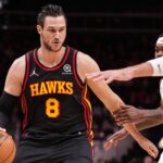 Danilo Gallinari considera aposentadoria Mar 20, 2022; Atlanta, Georgia, USA; Atlanta Hawks forward Danilo Gallinari (8) controls the ball against the New Orleans Pelicans during the first half at State Farm Arena. Mandatory Credit: Dale Zanine-USA TODAY Sports