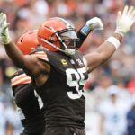 Prêmios da NFL 2025 Dezembro Myles Garrett Sep 24, 2023; Cleveland, Ohio, USA; Cleveland Browns defensive end Myles Garrett (95) celebrates after sacking Tennessee Titans quarterback Ryan Tannehill (not pictured) during the second half at Cleveland Browns Stadium. Mandatory Credit: Ken Blaze-USA TODAY Sports
