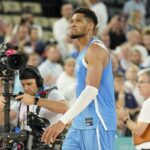 Giannis Tapa Grécia Companheiro - Aug 6, 2024; Paris, France; Greece small forward Giannis Antetokounmpo (34) reacts after their loss against Germany during a mens basketball quarterfinal game during the Paris 2024 Olympic Summer Games at Accor Arena. Mandatory Credit: Kyle Terada-USA TODAY Sports
