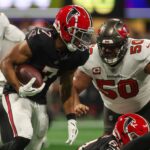 NFL 2025 - Previsões Ousadas NFC Sul Oct 3, 2024; Atlanta, Georgia, USA; Atlanta Falcons running back Bijan Robinson (7) runs the ball against the Tampa Bay Buccaneers in the first quarter at Mercedes-Benz Stadium. Mandatory Credit: Brett Davis-Imagn Images