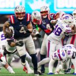 NFL 2025 AFC Leste Previsões Ousadas Jan 5, 2025; Foxborough, Massachusetts, USA; New England Patriots running back Antonio Gibson (4) runs the ball against the Buffalo Bills in the second half at Gillette Stadium. Mandatory Credit: David Butler II-Imagn Images