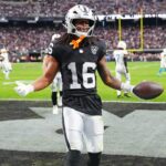 Jakobi Meyers Raiders Solicita Troca Jan 5, 2025; Paradise, Nevada, USA; Las Vegas Raiders wide receiver Jakobi Meyers (16) celebrates after scoring a touchdown against the Los Angeles Chargers during the second quarter at Allegiant Stadium. Mandatory Credit: Stephen R. Sylvanie-Imagn Images