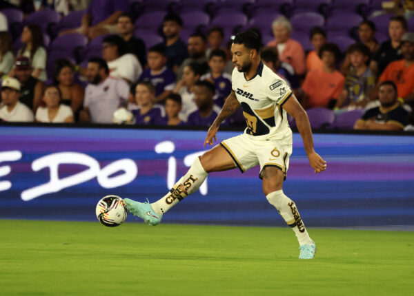 Vasco monitora Nathan Silva, zagueiro do Pumas