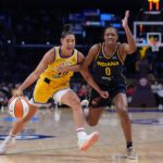 Resultados WNBA Aug 5, 2025; Los Angeles, California, USA; LA Sparks guard Kelsey Plum (10) dribbles and drives to the basket while defended by Indiana Fever guard Kelsey Mitchell (0) in the first half at Crypto.com Arena. Mandatory Credit: Kirby Lee-Imagn Images