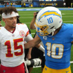 NFL no Brasil Sep 29, 2024; Inglewood, California, USA; Kansas City Chiefs quarterback Patrick Mahomes (15) and Los Angeles Chargers quarterback Justin Herbert (10) shake hands after the game at SoFi Stadium. Mandatory Credit: Kirby Lee-Imagn Images