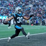 NFL Fantasy 2025 Quente Ou Frio Semana 1 - Chuba Hubbard - Dec 22, 2024; Charlotte, North Carolina, USA; Carolina Panthers running back Chuba Hubbard (30) scores in overtime to win the gqme at Bank of America Stadium. Mandatory Credit: Bob Donnan-Imagn Images