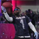 Bears Jaylon Johnson - Jan 30, 2025; Orlando, FL, USA; NFC defensive back Jaylon Johnson of the Chicago Bears (1) catches the ball during the Satisfying Catches event at the Pro Bowl Skills Challenge at Nicholson Fieldhouse. Mandatory Credit: Kirby Lee-Imagn Images
