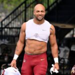 Austin Ekeler Lesiona Aquiles Commanders Aug 6, 2025; Foxborough, MA, USA; Washington Commanders running back Austin Ekeler (30) arrives at training camp at Gillette Stadium. Mandatory Credit: Eric Canha-Imagn Images