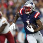 Patriots trocam WR Ja'lynn Polk Aug 8, 2025; Foxborough, Massachusetts, USA; New England Patriots receiver Ja'Lynn Polk (1) runs the ball during the first half against the Washington Commanders at Gillette Stadium. Mandatory Credit: Paul Rutherford-Imagn Images