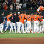 Resumo MLB Sep 6, 2025; Baltimore, Maryland, USA; Baltimore Orioles players celebrate after a game against the Los Angeles Dodgers at Oriole Park at Camden Yards. Mandatory Credit: Daniel Kucin Jr.-Imagn Images