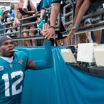 Travis Hunter Jaguars Estreia Positiva Jacksonville Jaguars wide receiver Travis Hunter (12) gives high-fives and signed autographs after the game between the Carolina Panthers at Jacksonville Jaguars at EverBank Stadium Sunday September 7, 2025. Jaguars defeated the Panthers 26-10. [Doug Engle/Florida Times-Union]