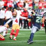 NFL Onde Assistir Sep 7, 2025; Seattle, Washington, USA; San Francisco 49ers place kicker Jake Moody (4) makes a field goal during the second half against the Seattle Seahawks at Lumen Field. Mandatory Credit: Steven Bisig-Imagn Images