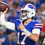 Prêmios da NFL Sep 18, 2025; Josh Allen Novembro Orchard Park, New York, USA; Buffalo Bills quarterback Josh Allen (17) passes against the Miami Dolphins in the first quarte at Highmark Stadium.