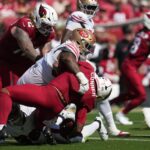 James Conner Cardinals Lesão Sep 21, 2025; Santa Clara, California, USA; Arizona Cardinals running back James Conner (6) is tackled by the San Francisco 49ers during the second half at Levi's Stadium. Mandatory Credit: Cary Edmondson-Imagn Images