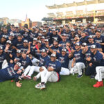 Resumo MLB Sep 28, 2025; Cleveland, Ohio, USA; The Cleveland Guardians celebrate after winning the American League Central Division at Progressive Field. Mandatory Credit: Ken Blaze-Imagn Images