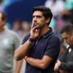 Técnico do Palmeiras, Abel Ferreira, na beira do campo em Bahia 1 x 0 Palmeiras - Brasileirão 2025 - 28/09/2025