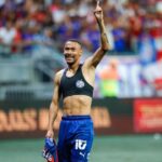 Sem camisa, Ademir agradecendo ao céu pelo seu gol - Bahia 1 x 0 Palmeiras - Brasileirão, 28/09/2025