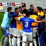 Jogadores do Barra, de Santa Catarina, comemorando o gol do acesso para a Série C