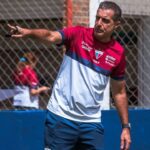Renato Paiva em treino do Fortaleza com a camisa do clube