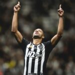 Zagueiro Vitor Hugo comemorando seu gol pelo Atlético-MG vs Mirassol - 25ª rodada do Brasileirão - 27/09/2025