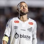 Neymar em campo pelo Santos