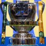 Taça da Copa do Brasil, competição conquistada pelo Corinthians neste domingo (21/12/2025)