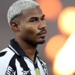 Lateral-esquerdo Cuiabano em campo pelo Botafogo
